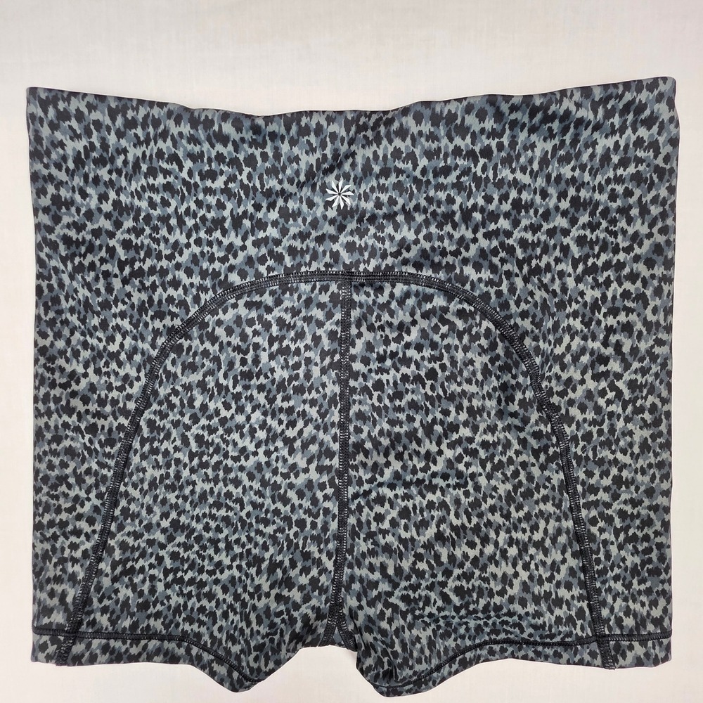 Athleta Ultimate‎ Printed Shortie Shorts Medium Grey Leopard Womens Poly Spandex